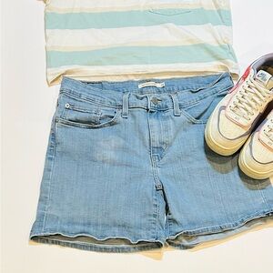Levi’s Women’s Mid Rise Shorts